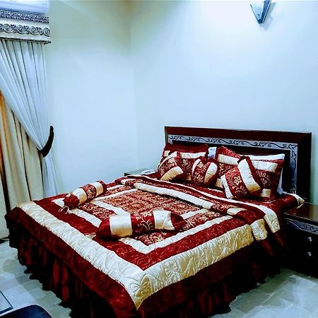 Galaxy Palace Near Millennium Mall Karachi Luaran gambar