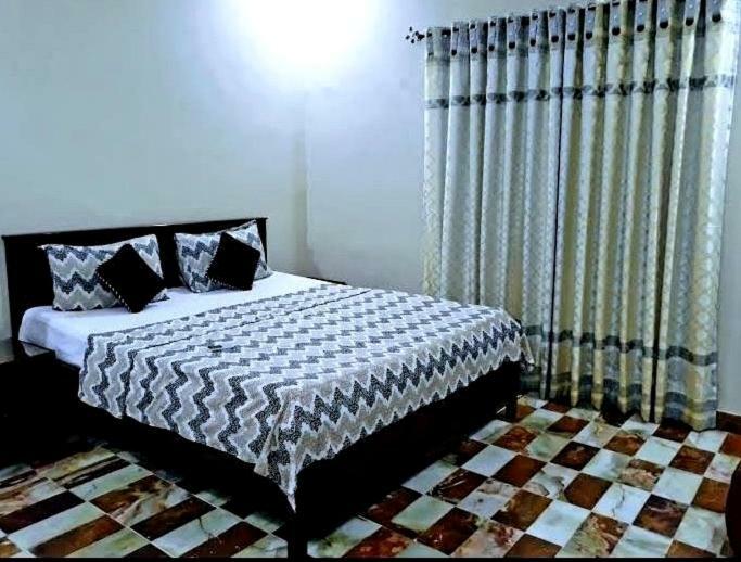 Galaxy Palace Near Millennium Mall Karachi Luaran gambar