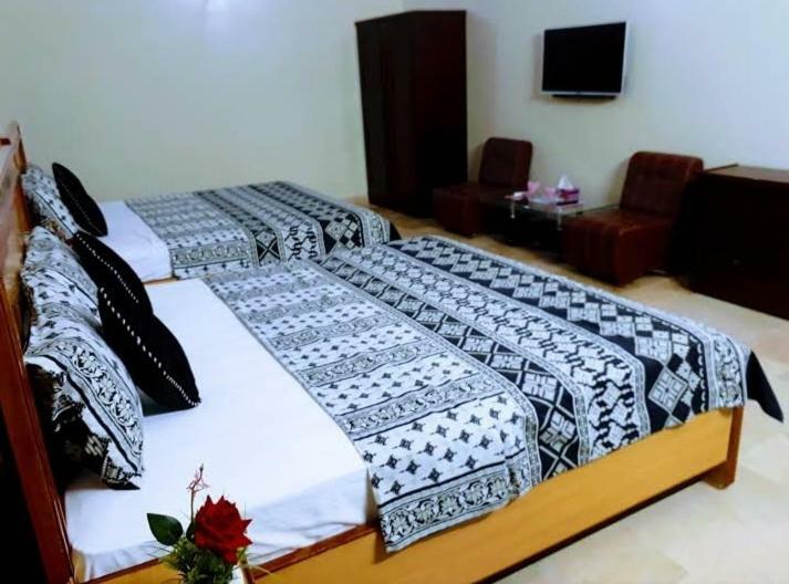 Galaxy Palace Near Millennium Mall Karachi Luaran gambar